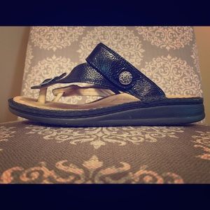 Finn Comfort Patent Leather Ergonomic Sandal